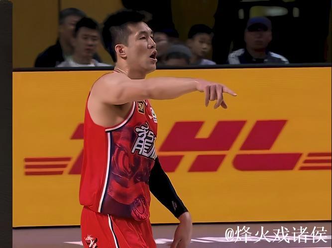 郭艾伦爆砍32分6记三分破纪录 广州大胜吉林 郭艾伦爆砍32分6记三分破纪录 广州大胜吉林